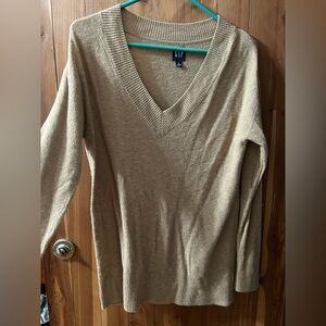 GAP Women's Beige V-Neck Sweater